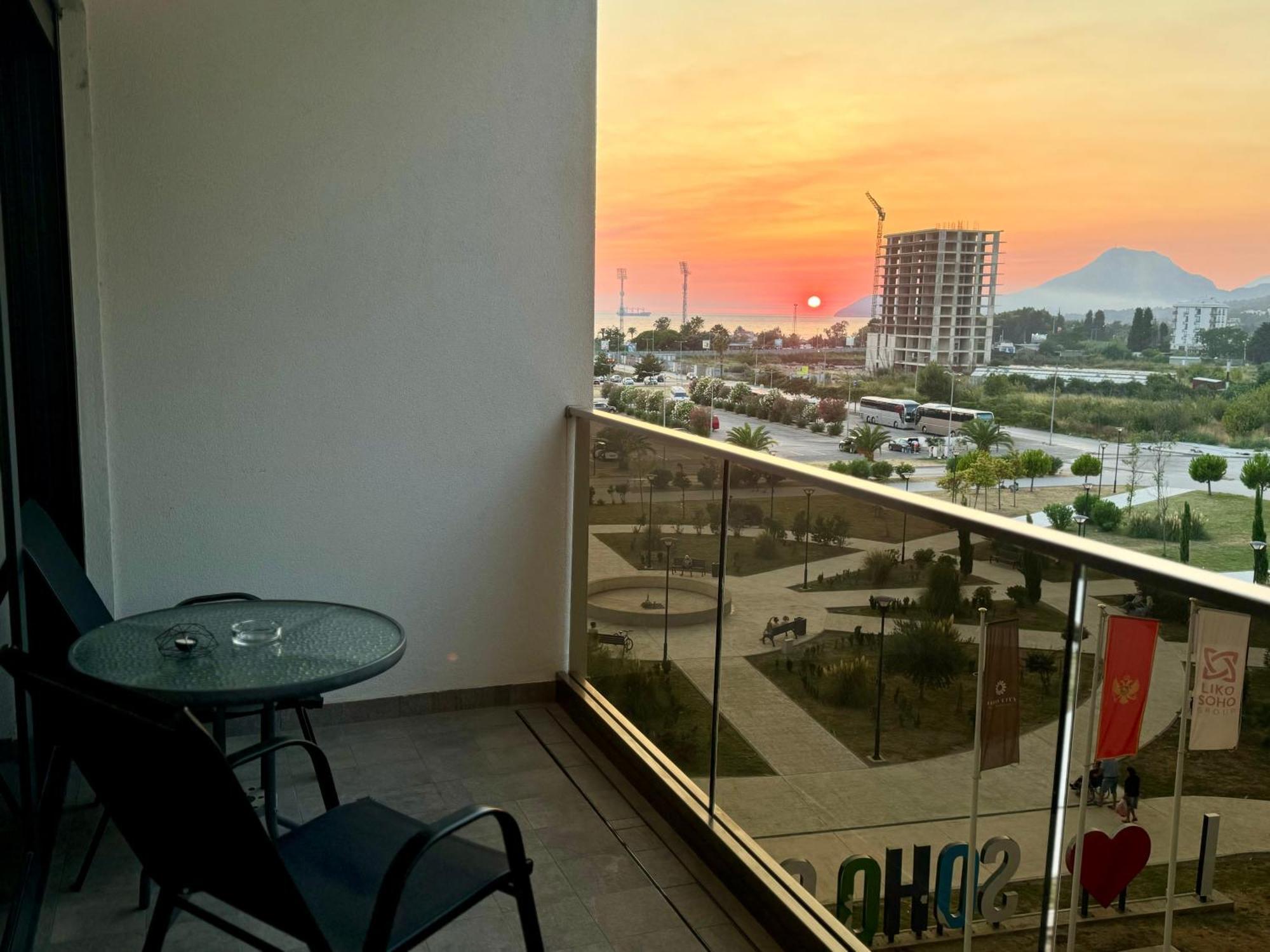 Suncoast Suites Bar Buitenkant foto